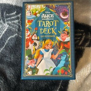 Disney Alice in Wonderland, tarot deck and guidebook